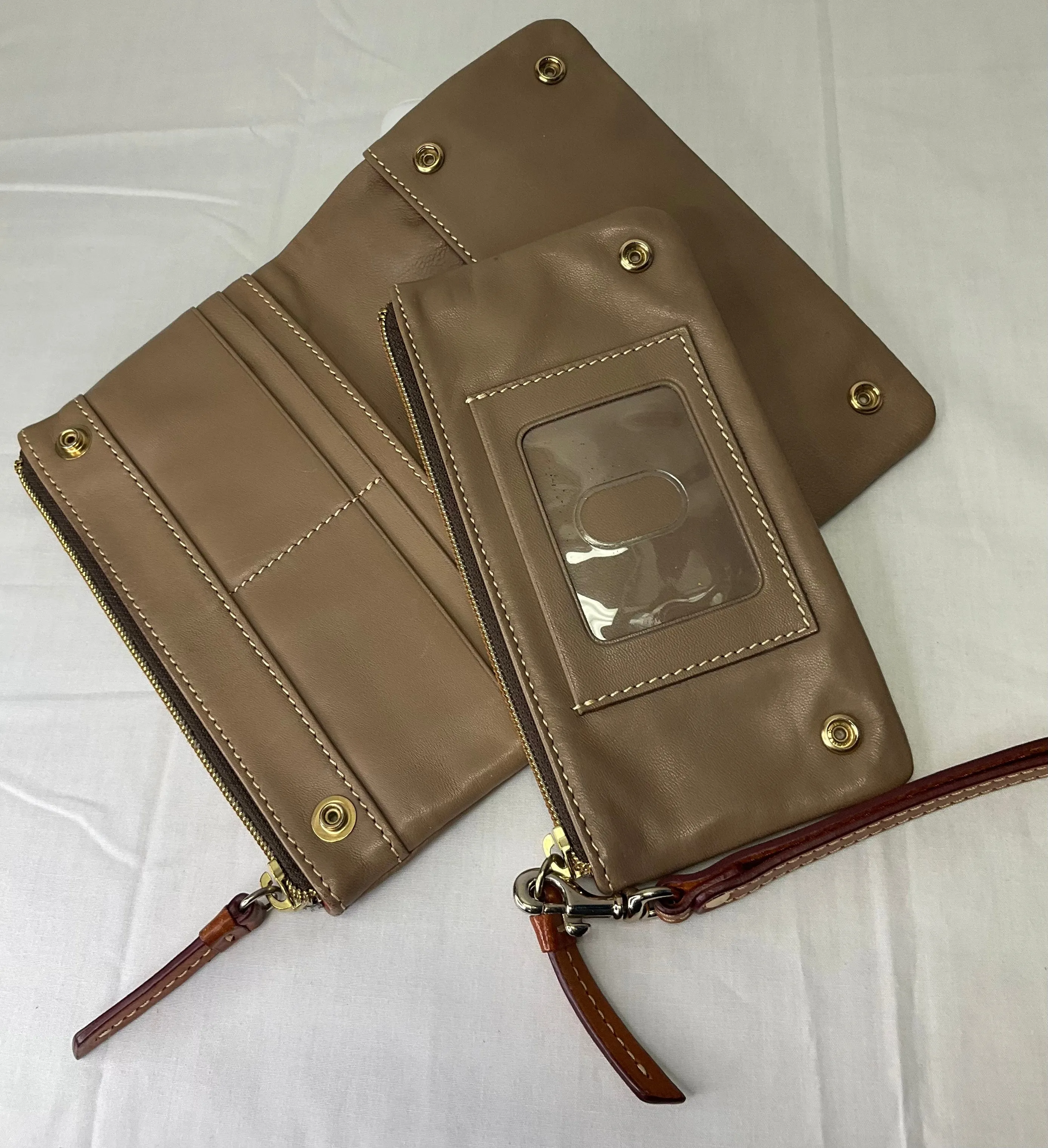 Wristlet Leather By Dooney And Bourke  Size: Large